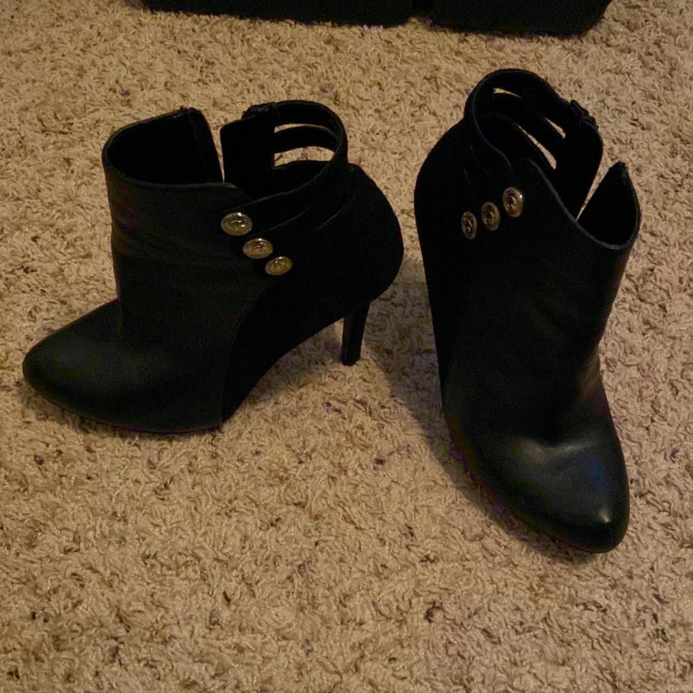Guess boots